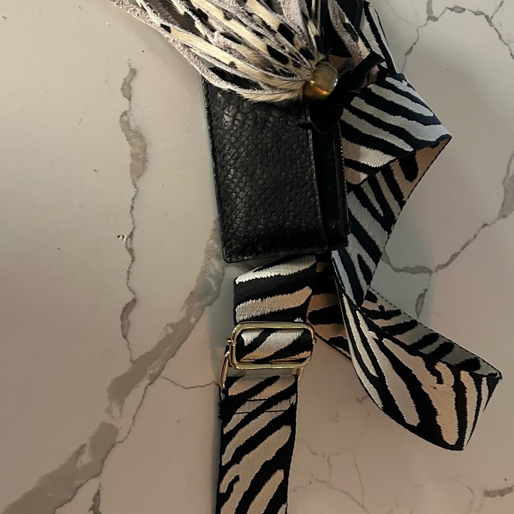 Zebra handbag strap credit card holder and bag accessory bundle - Picture 4 of 9